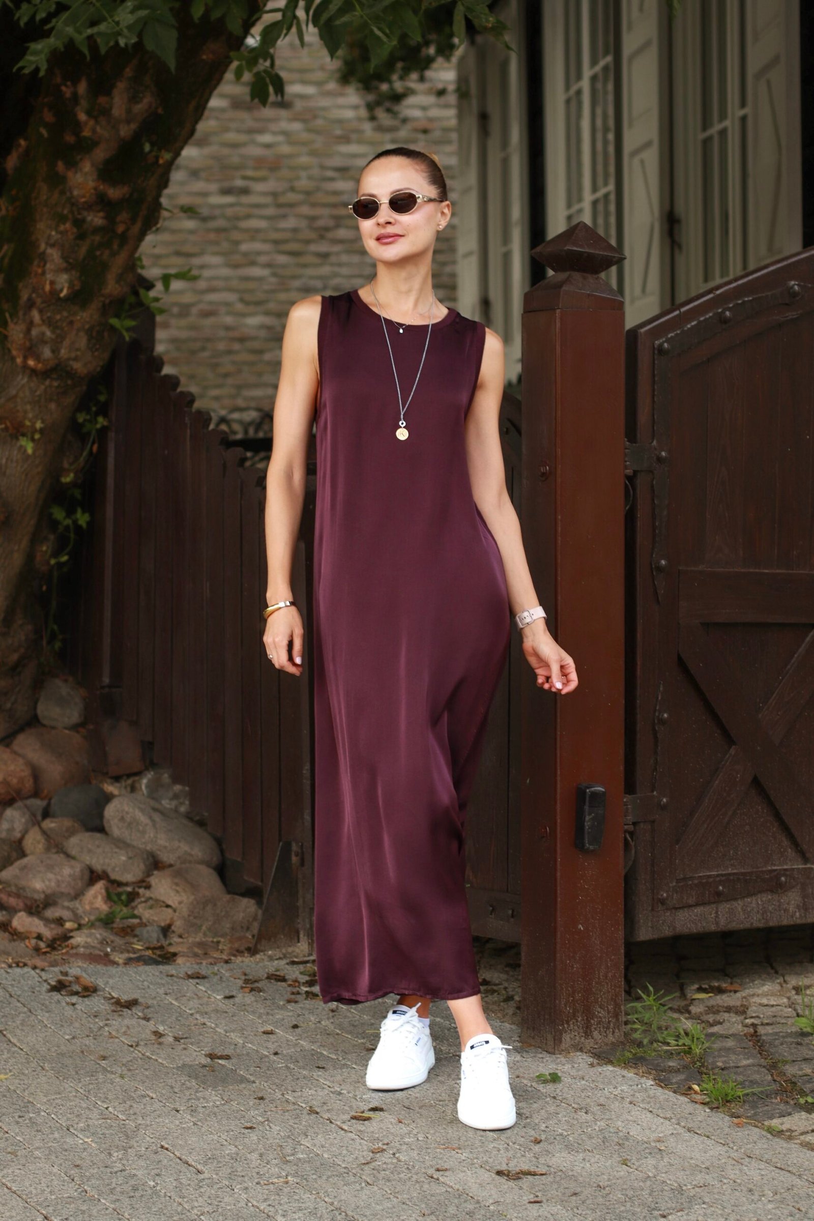BURGUNDY SPALVOS SUKNELĖ