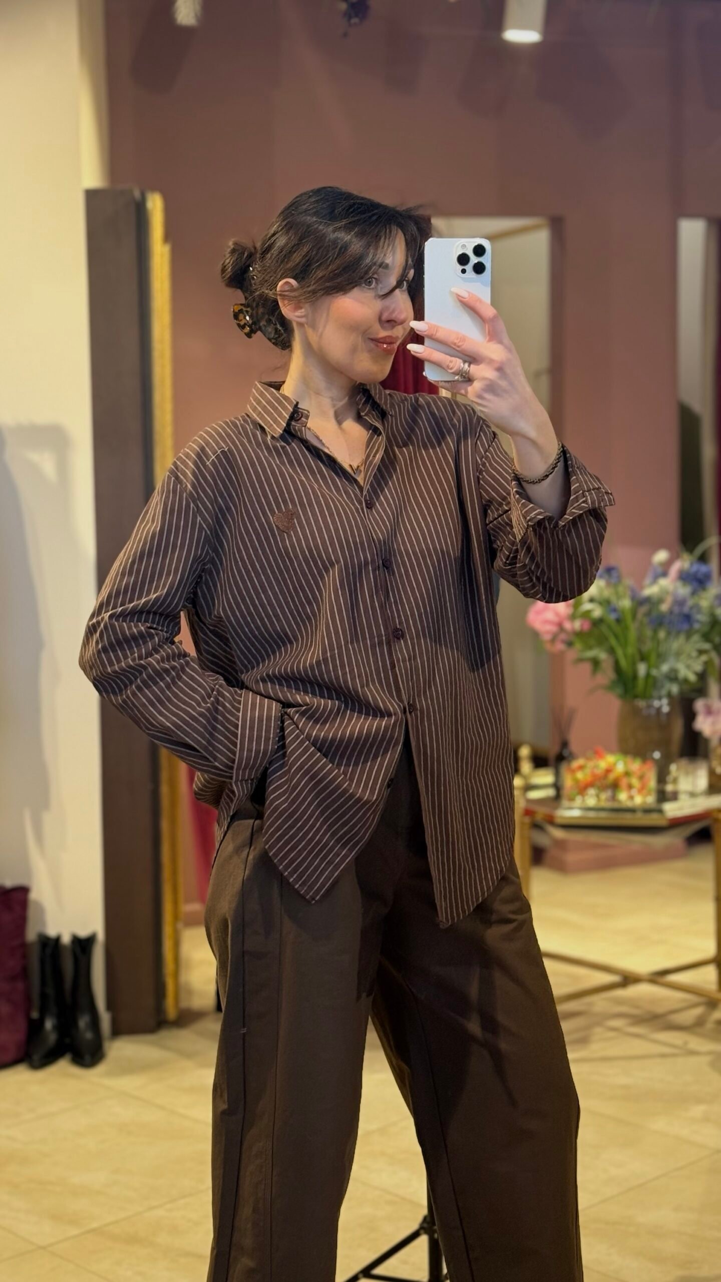 ŠOKOLADO SPALVOS MARŠKINIAI