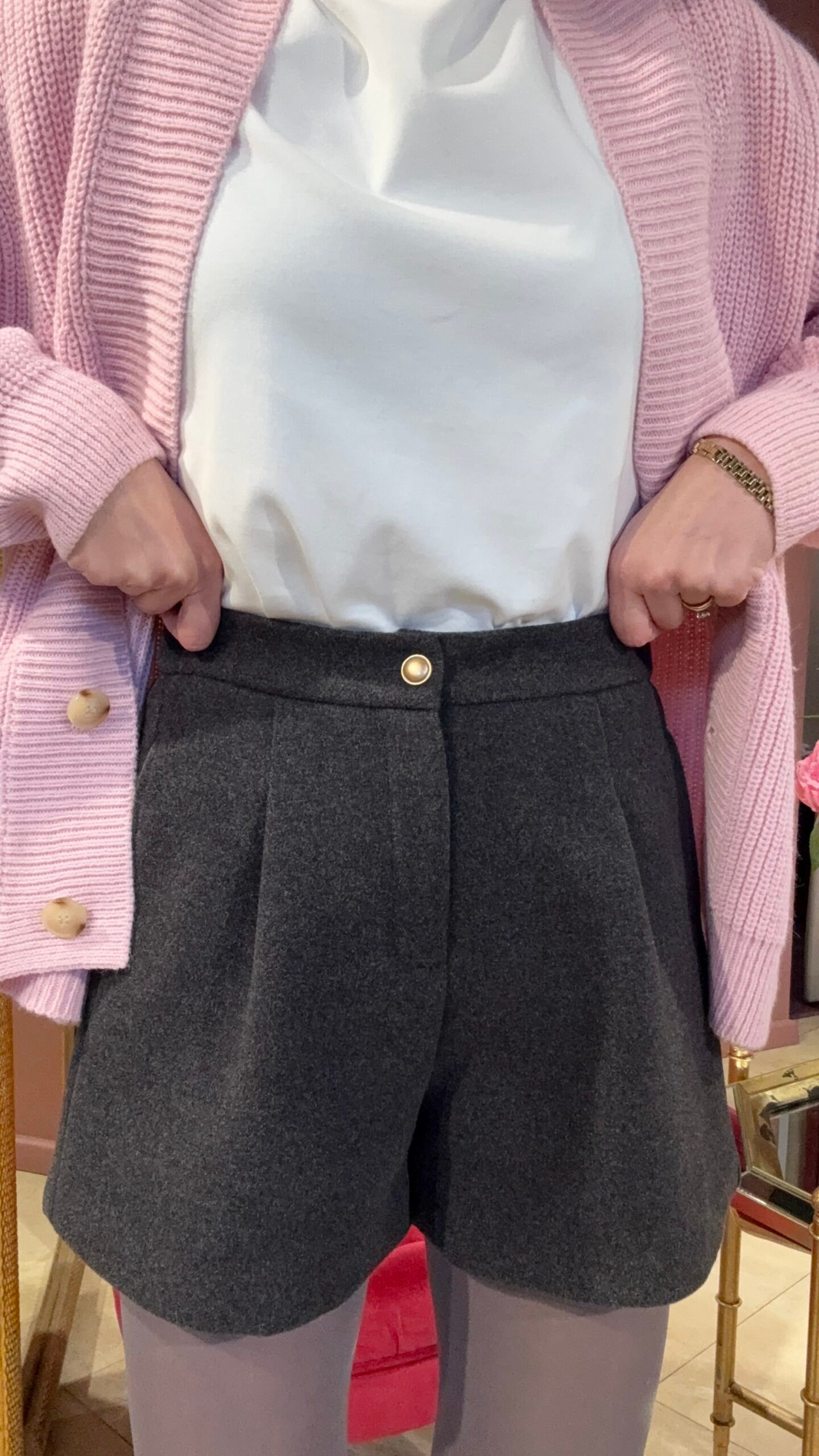 PILKOS SPALVOS ŠORTAI