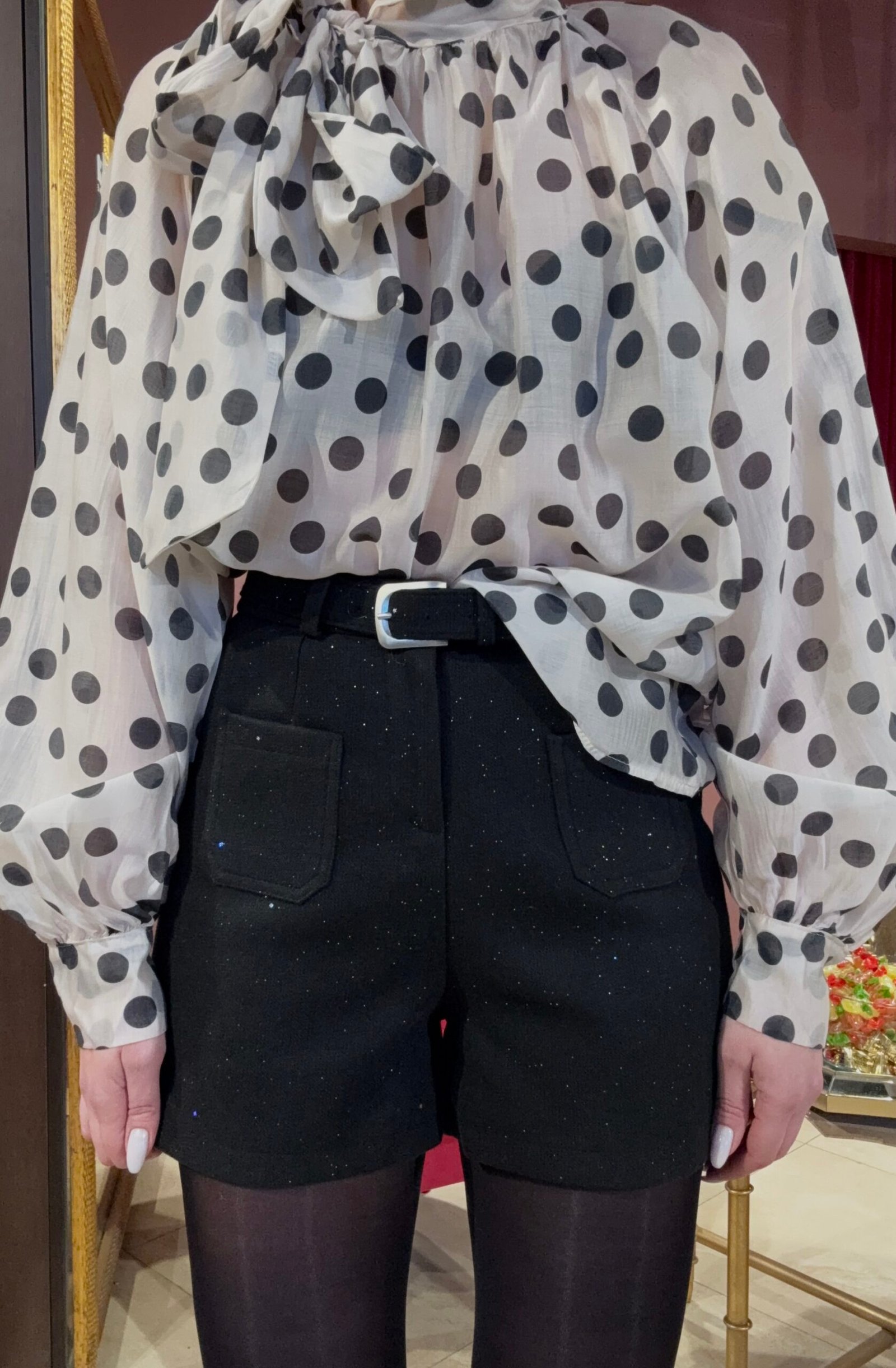 JUODOS SPALVOS ŠORTAI