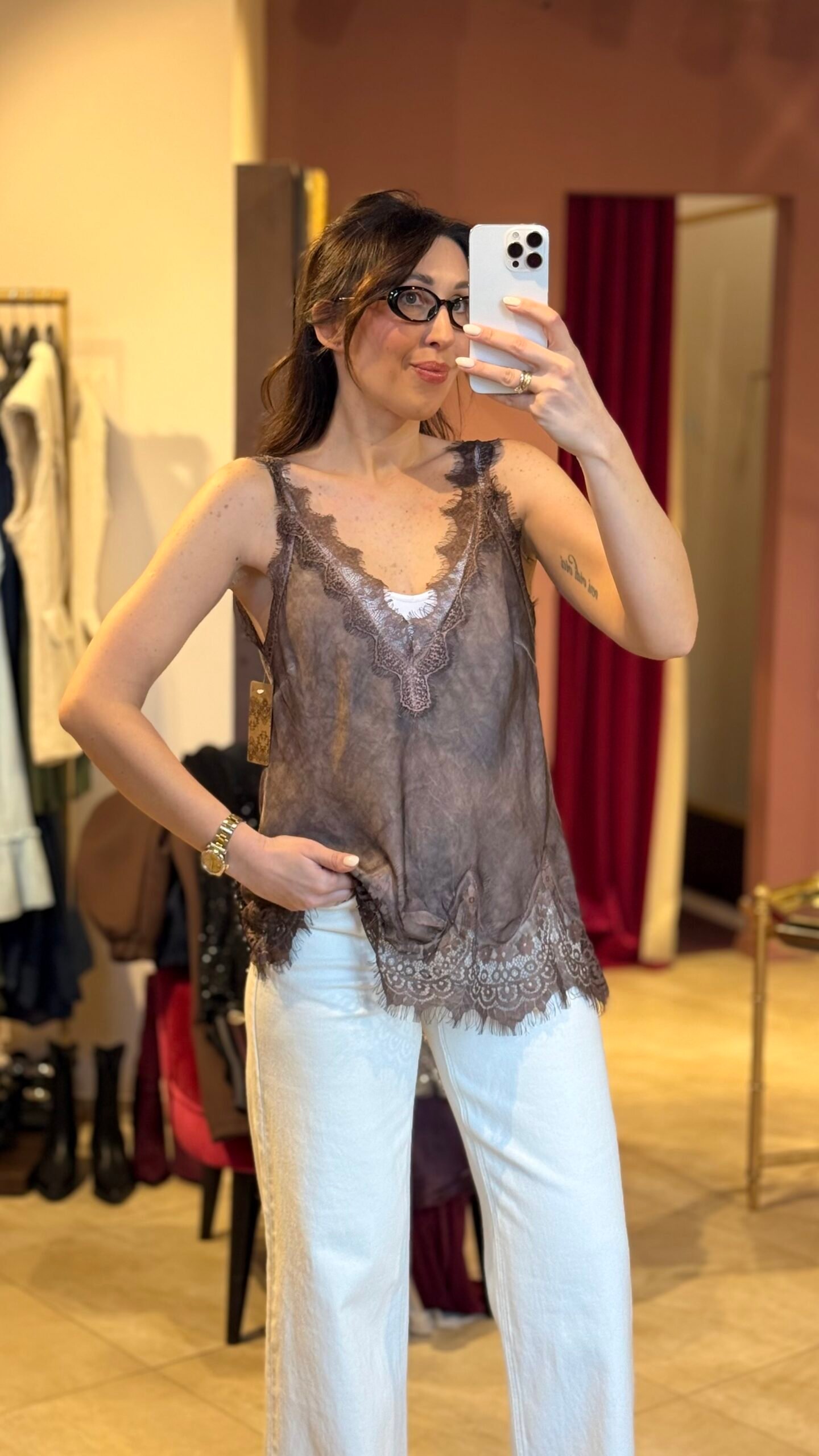 TAMSIOS RUDOS SPALVOS PALAIDINĖ