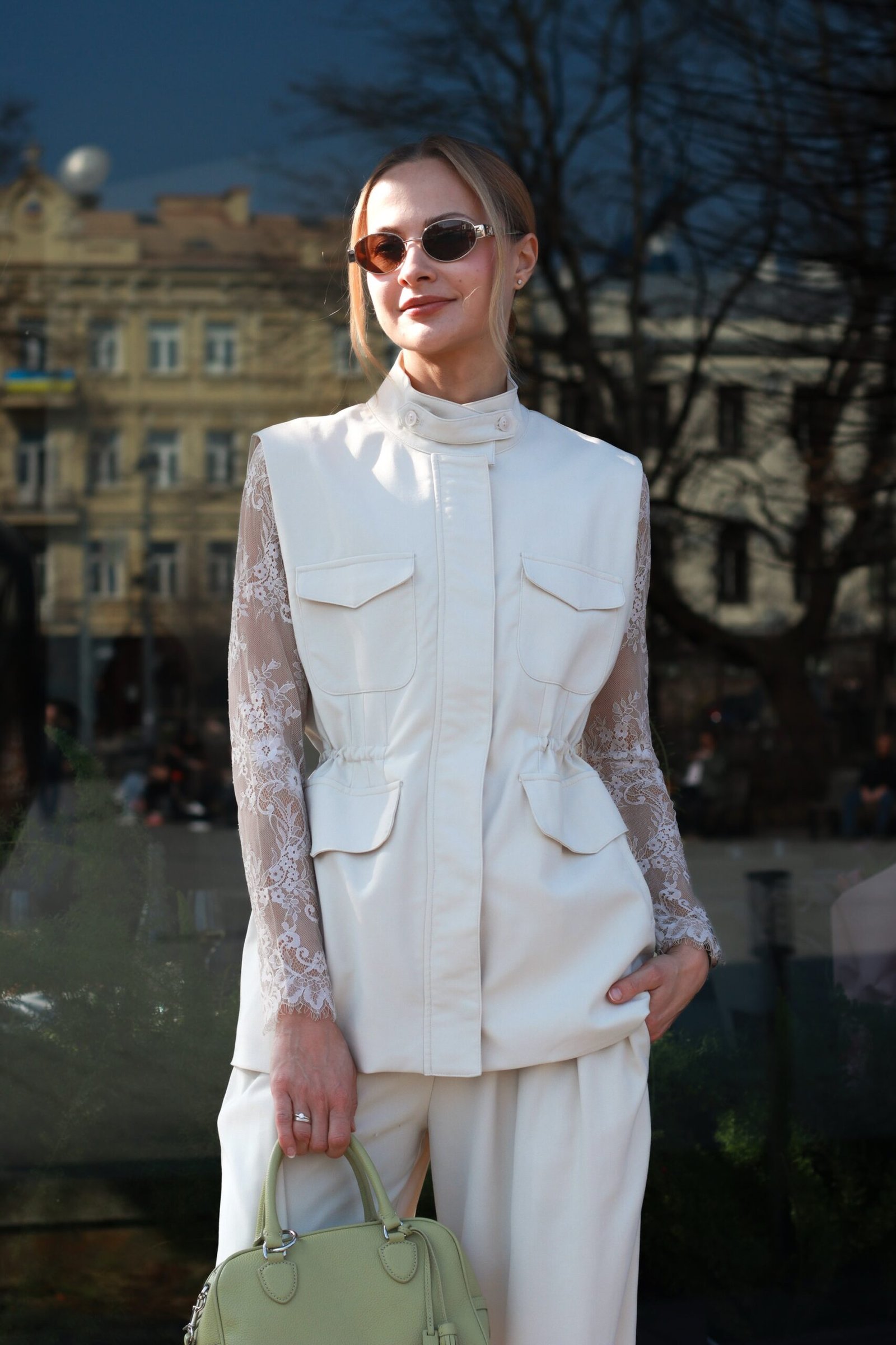 KREMINĖS SPALVOS LIEMENĖ