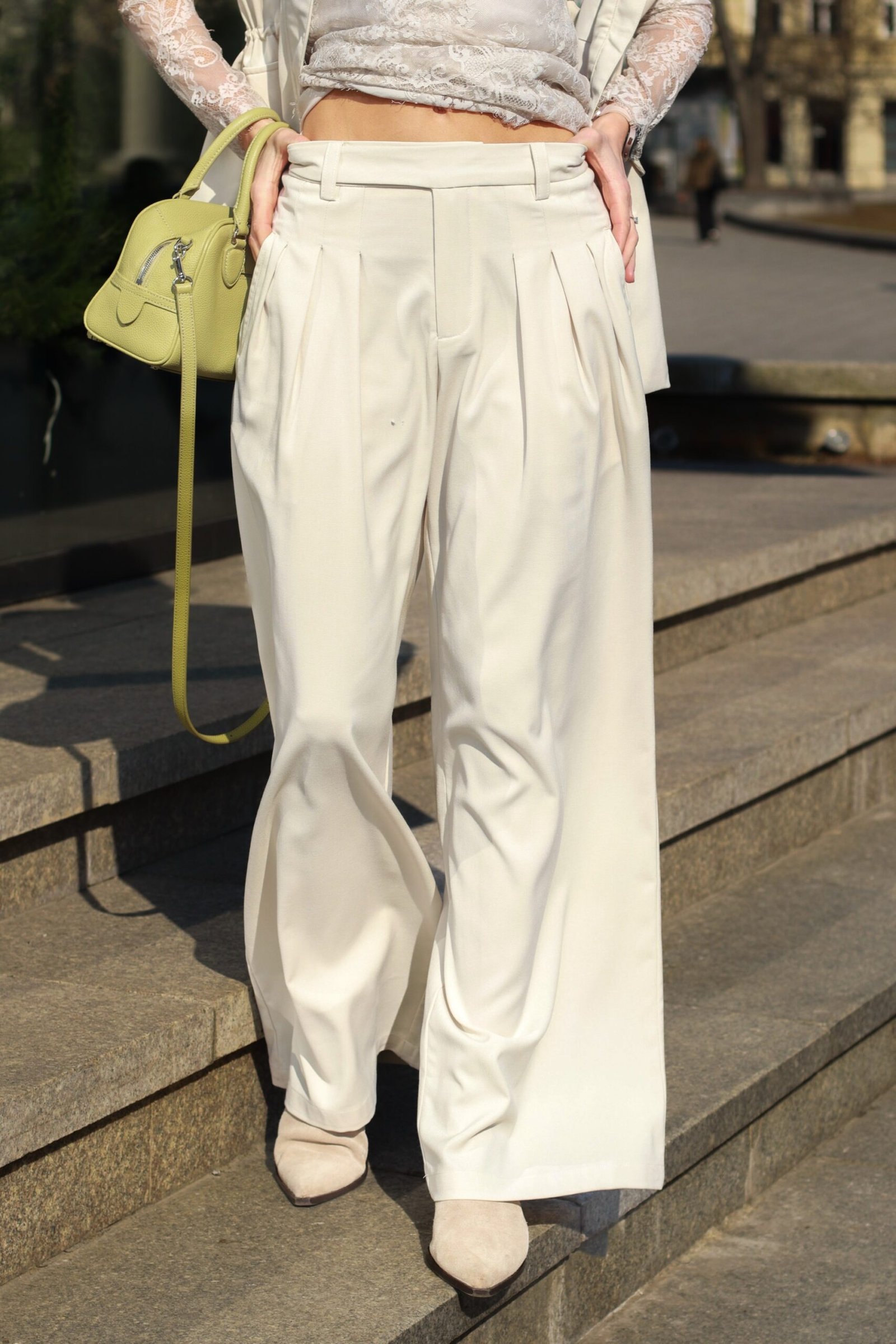 KREMINĖS SPALVOS KELNĖS