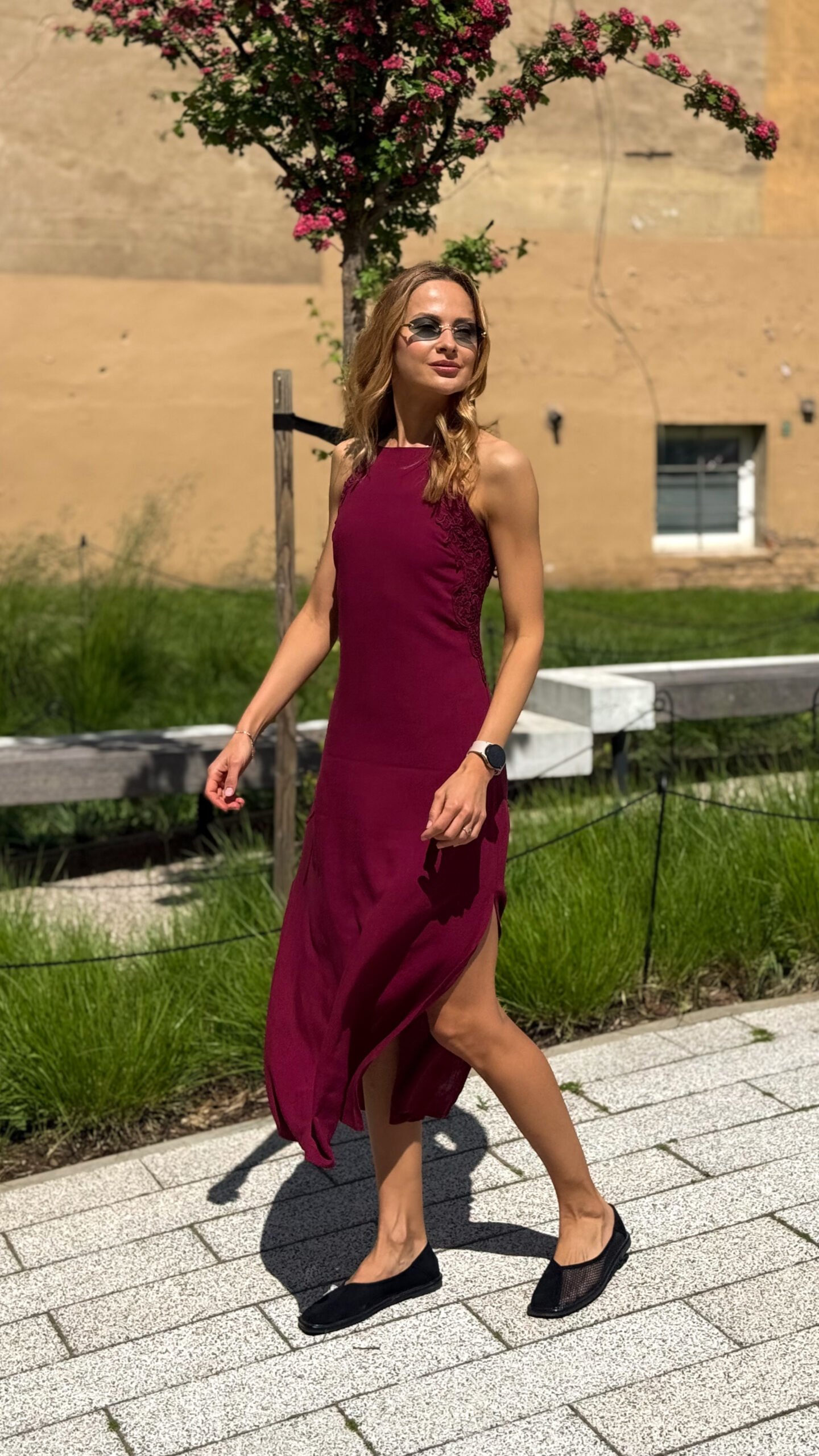 BURGUNDY SPALVOS SUKNELĖ